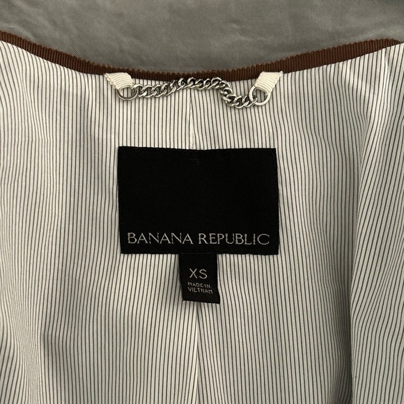 Banana Republic Lightweight Trench in sage green, XS, great condition. - Picture 12 of 16